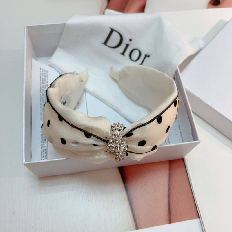 CHRISTIAN DIOR